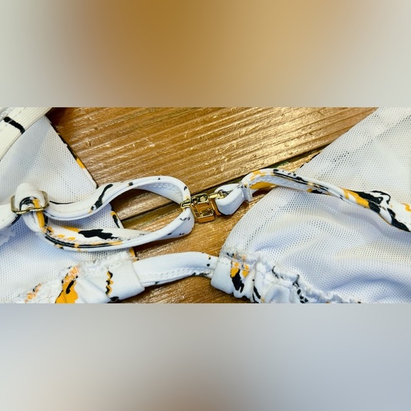 NWT Andie X Demi Moore Tropaz String Bikini Top in White Firecracker Print Large - Picture 8 of 11